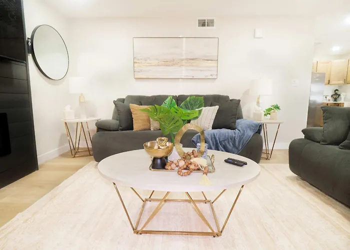 Retreat Near Asu & Mill Ave Holiday home